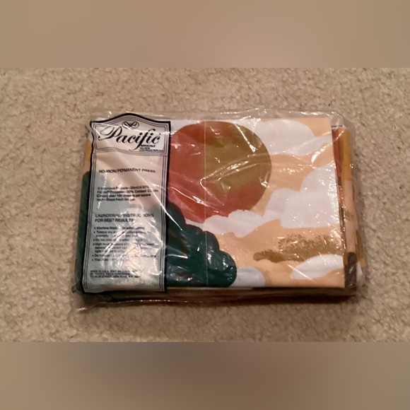 Vintage 1970s Pacific Two Pillowcases King Size. New Old Stock. - Picture 2 of 2